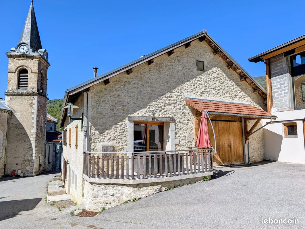 Appartement 4 pièces 100 m² · à Rencurel · 100 m² · 900 €/mois