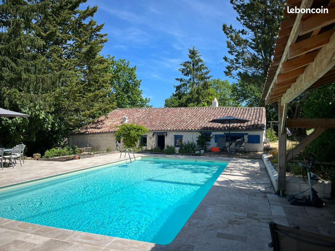 Maison 6 pièces 178 m² · à Lolme · 178 m² · 448 000 €