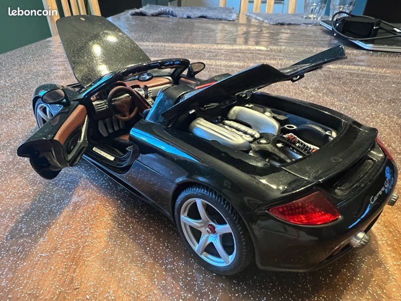 Porsche carrera gt 1/18 (image 6)