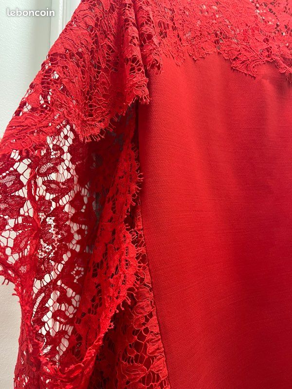 VALENTINO - Robe rouge à dentelle (image 3)