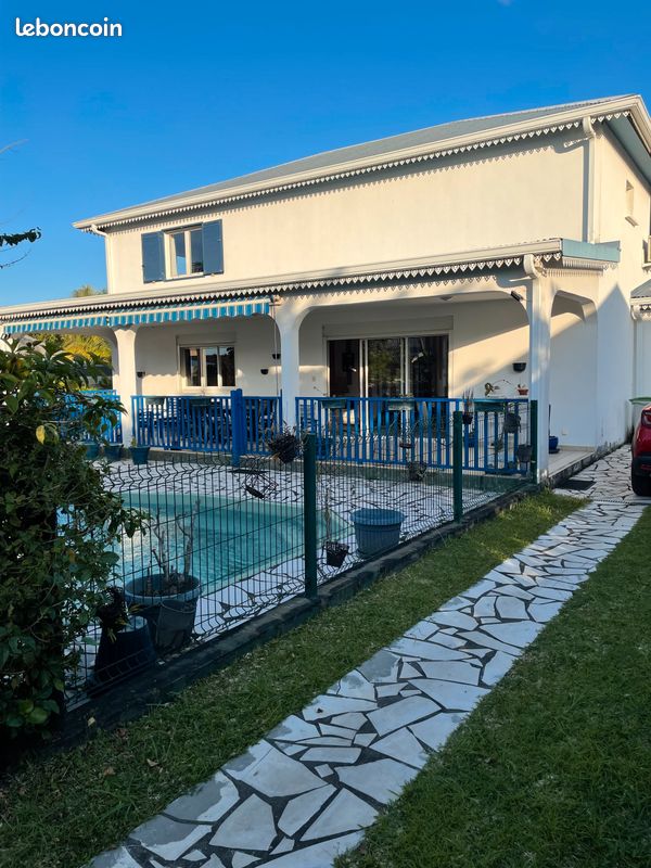 Maison 6 pièces 230 m² · à Saint-Benoît · 230 m² · 1 785 €