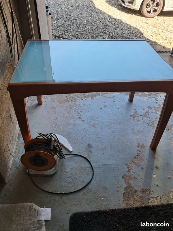Table contemporaine extensible 8 a 10 personnes verre dépoli et bois (image 1)