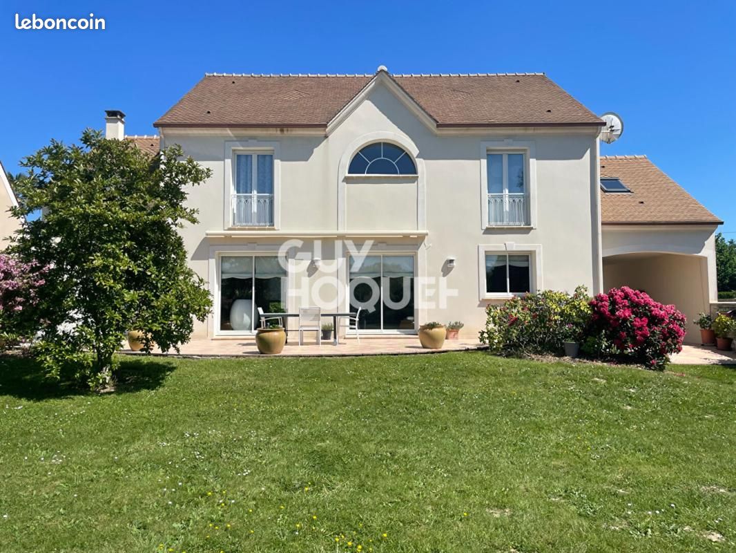 Maison 6 pièces 230 m² · à Favières · 230 m² · 670 000 €
