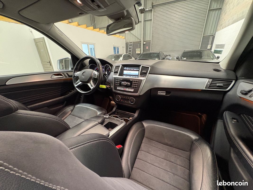 Mercedes ML 250 CDI 7G-DCT / ENTRETIEN MERCEDES / TOIT OUVRANT PANO / ATTELAGE / SIEGES AV ELEC & CHAUFFANTS (image 26)