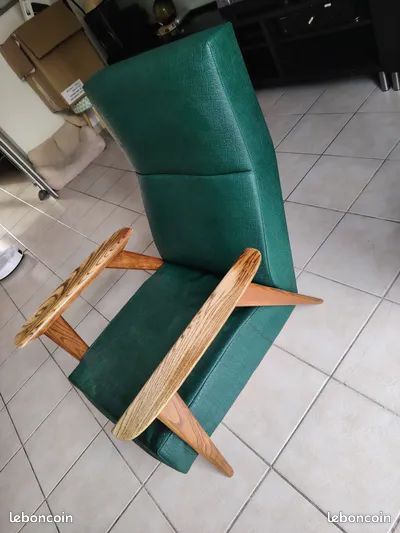 Fauteuil vintage style scandinave des années 60/70, structure en bois massif et assise/dossier en skaï vert (image 3)
