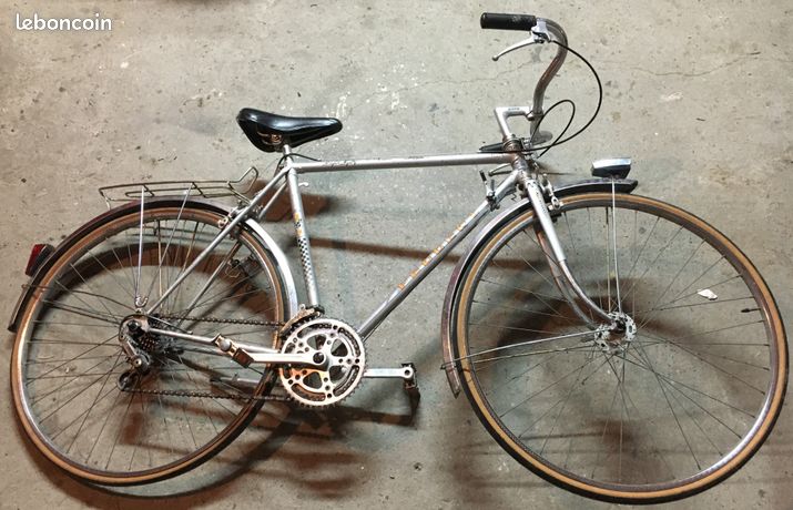 VELO COURSE PEUGEOT VINTAGE 1988 SAINT BERNARD PNEUS 700 Caluire-et