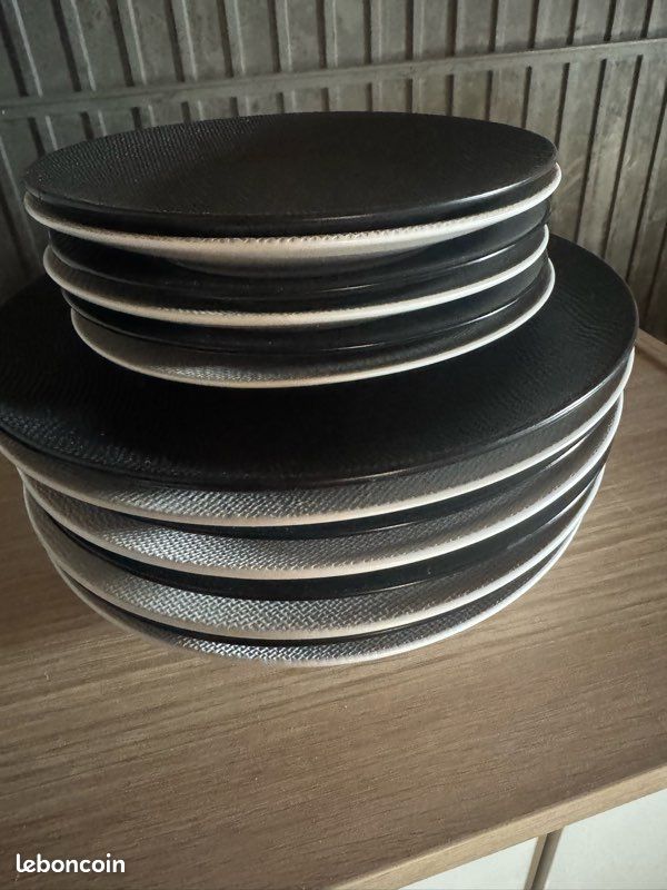 Lot assiettes en grès (image 1)
