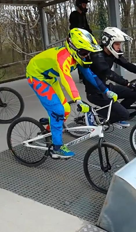 Tenue bmx/motocross/downhill Fox option casque et protection