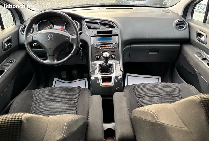 PEUGEOT 5008 I 1.6 HDI 112 cv CONFORT PACK (image 5)