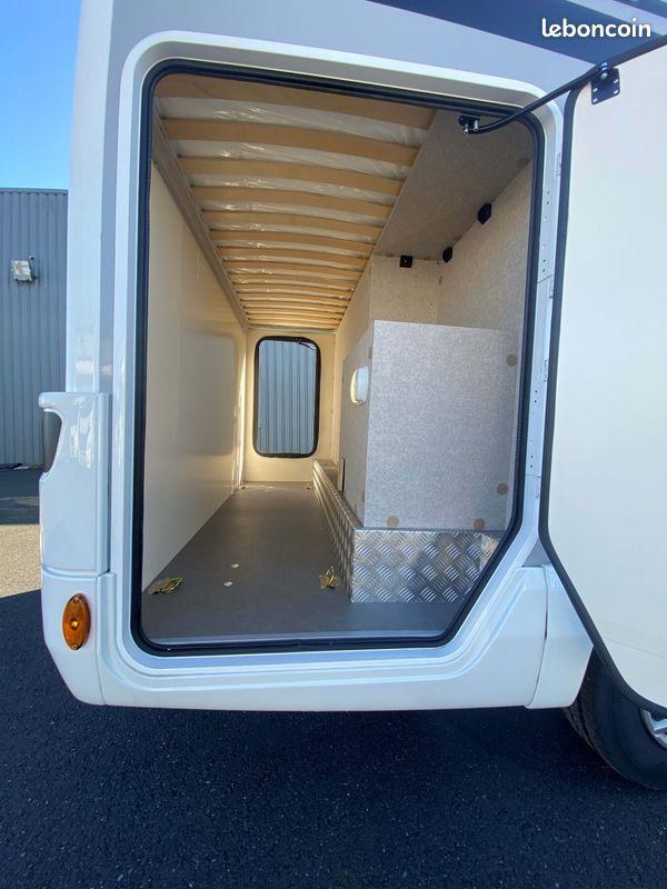 CAMPING CAR profilé MC Louis - 331- lit sur soute + lit pavillon - longeur 5.99m (image 5)