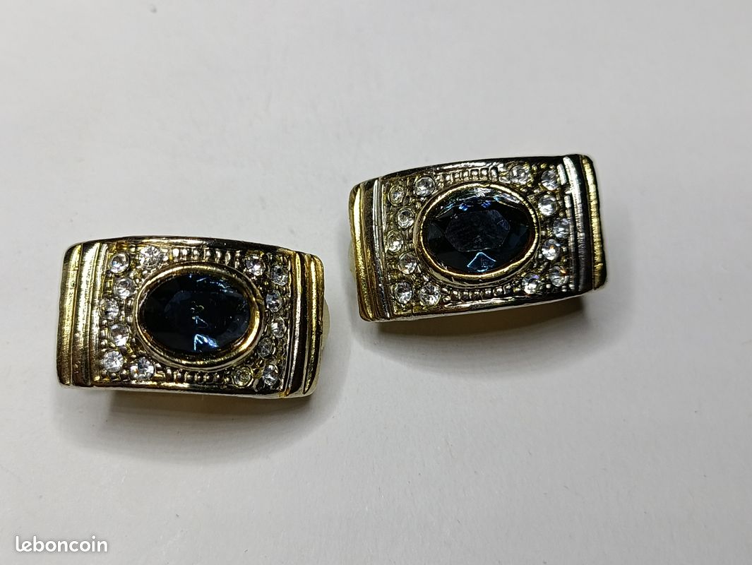 Boucles d'oreilles clips fantaisies vintage en métal doré et strass - France