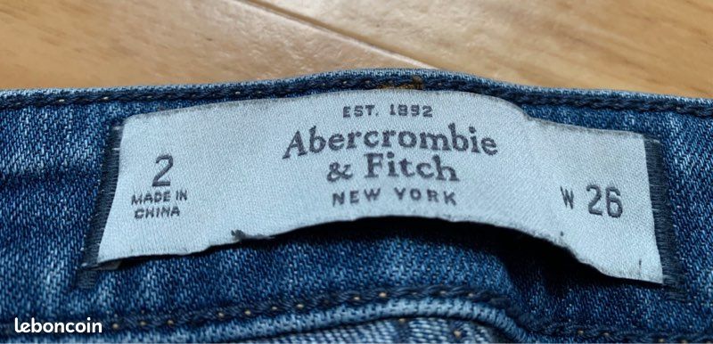 Jean troué « Abercrombie & Fitch» taille 36 ou W 26 (image 2)