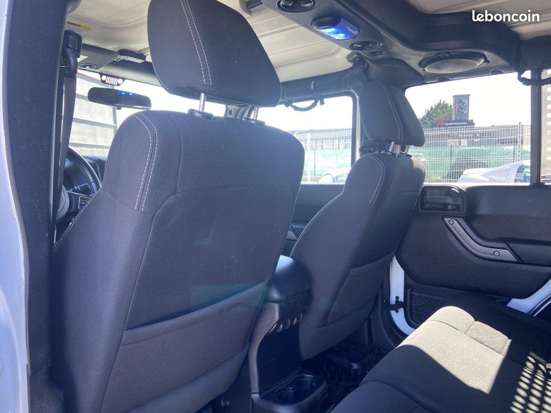Jeep WRANGLER UNLIMITED 2.8 CRD 200CH FAP MOUNTAIN (image 18)