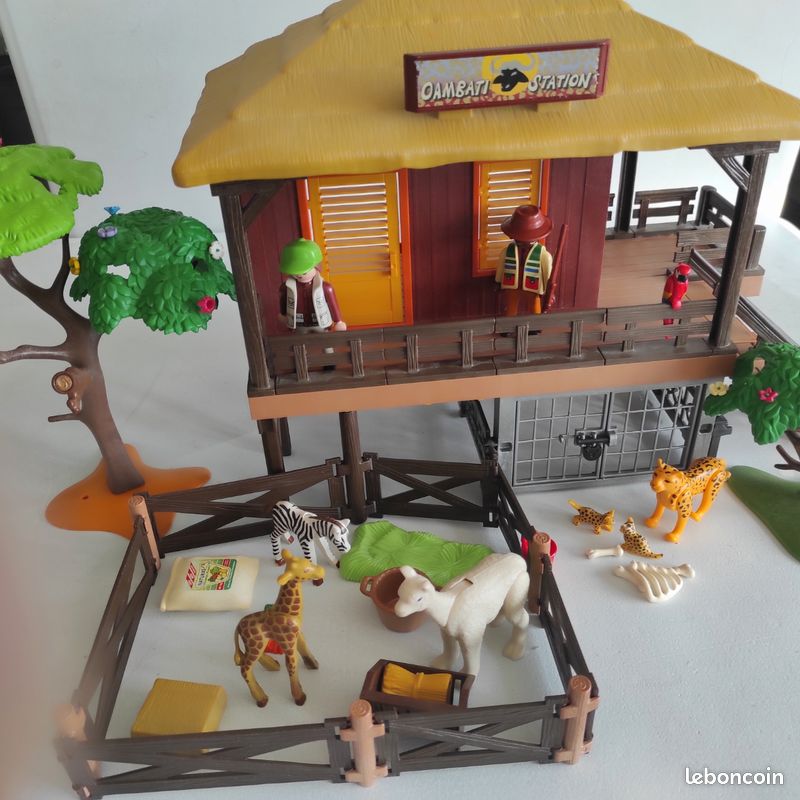 Playmobil Station Oambati / Centre de soin animaux pour animaux de la Savane.
Réf: 4826 (image 2)