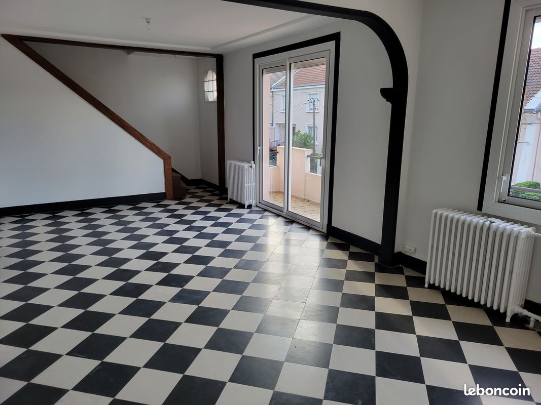 Appartement 4 pièces 124 m² · à Moulins · 124 m² · 980 €/mois