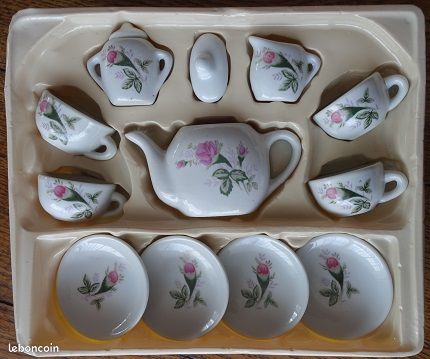 ANCIEN NECESSAIRE A dinette, plastique, Berchet Lot EUR 28,00 - FR