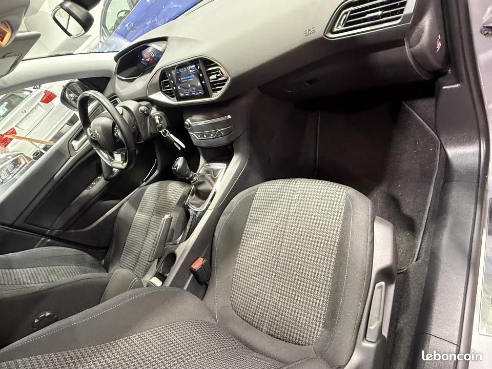 Peugeot 308 1.2 puretech 110 style start-stop (image 15)