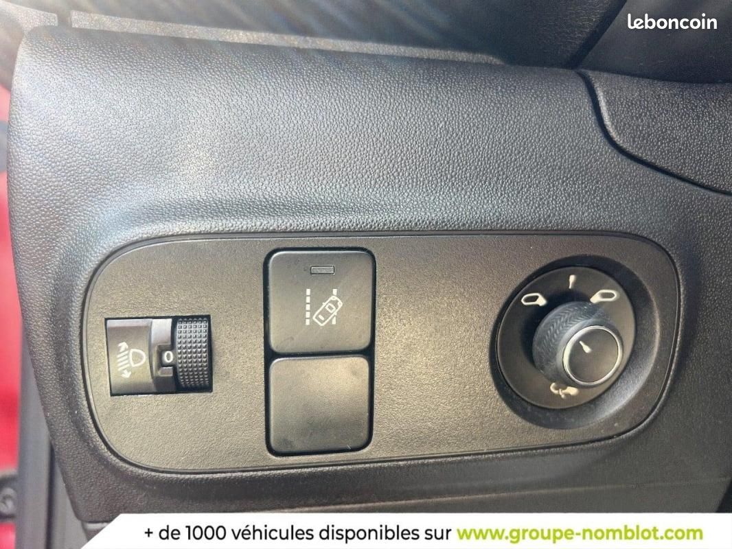 Citroën C3 PureTech 82 S&S BVM5 Graphic (image 24)
