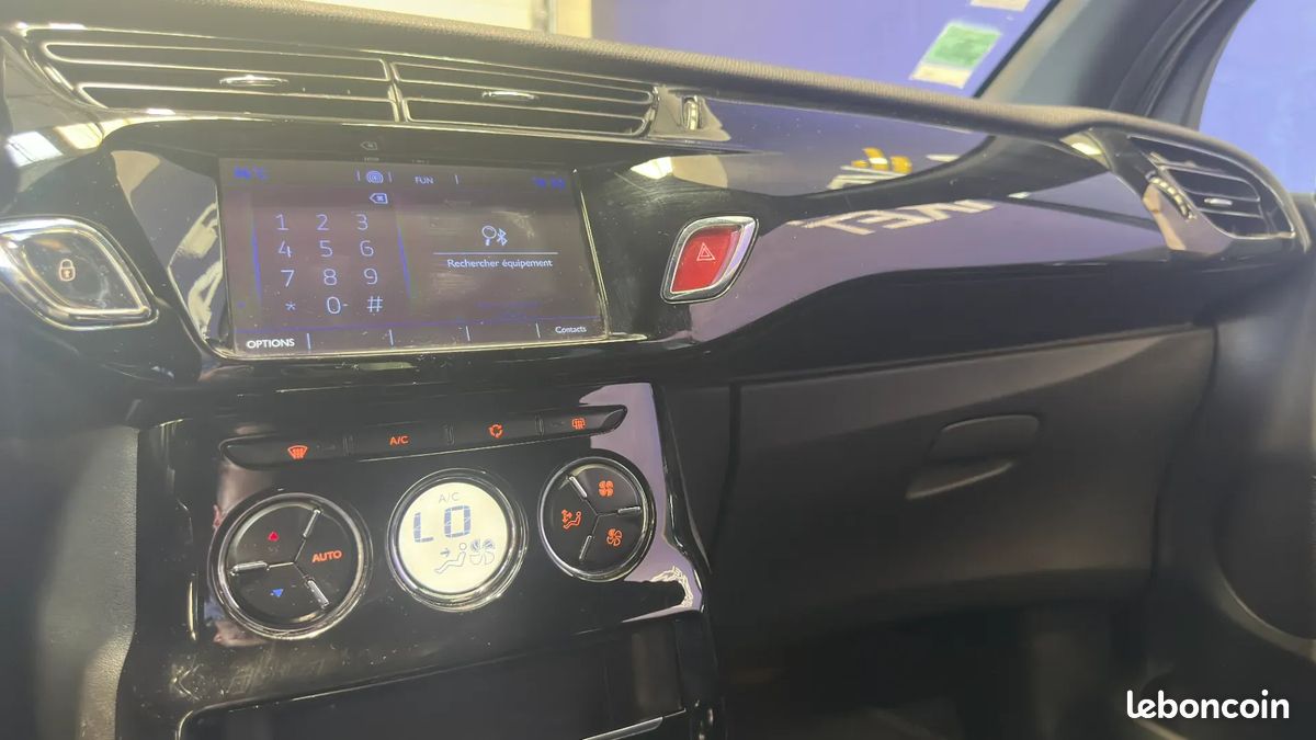 DS DS3 1.6 BlueHDI 100ch Executive - Régulateur de vitesse - Bluetooth - Climatisation (image 18)
