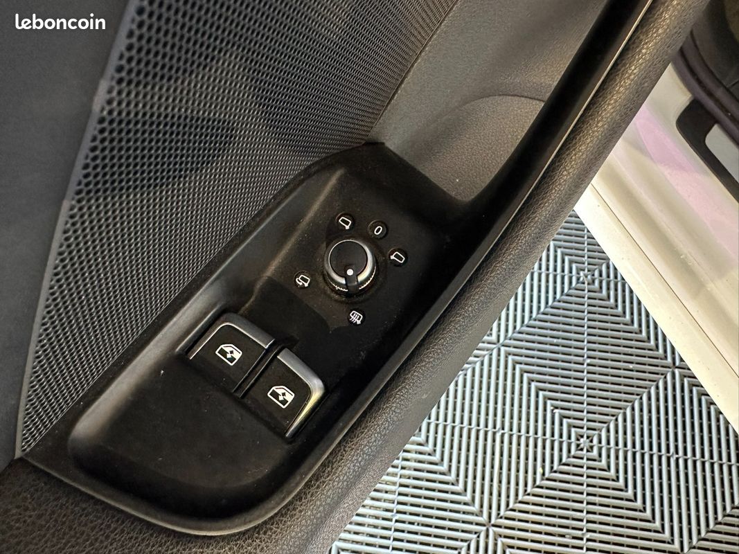 AUDI S3 SPORTBACK 8v2 2.0 TFSI 310ch S tronic 7 Quattro/ Toit ouvrant / Sièges RS /4 pneus neufs/Historique d'entreti (image 25)