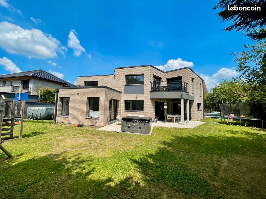 Maison 6 pièces 220 m² · à Leers · 220 m² · 689 000 €