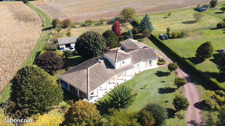 Villa 5 pièces 230 m²