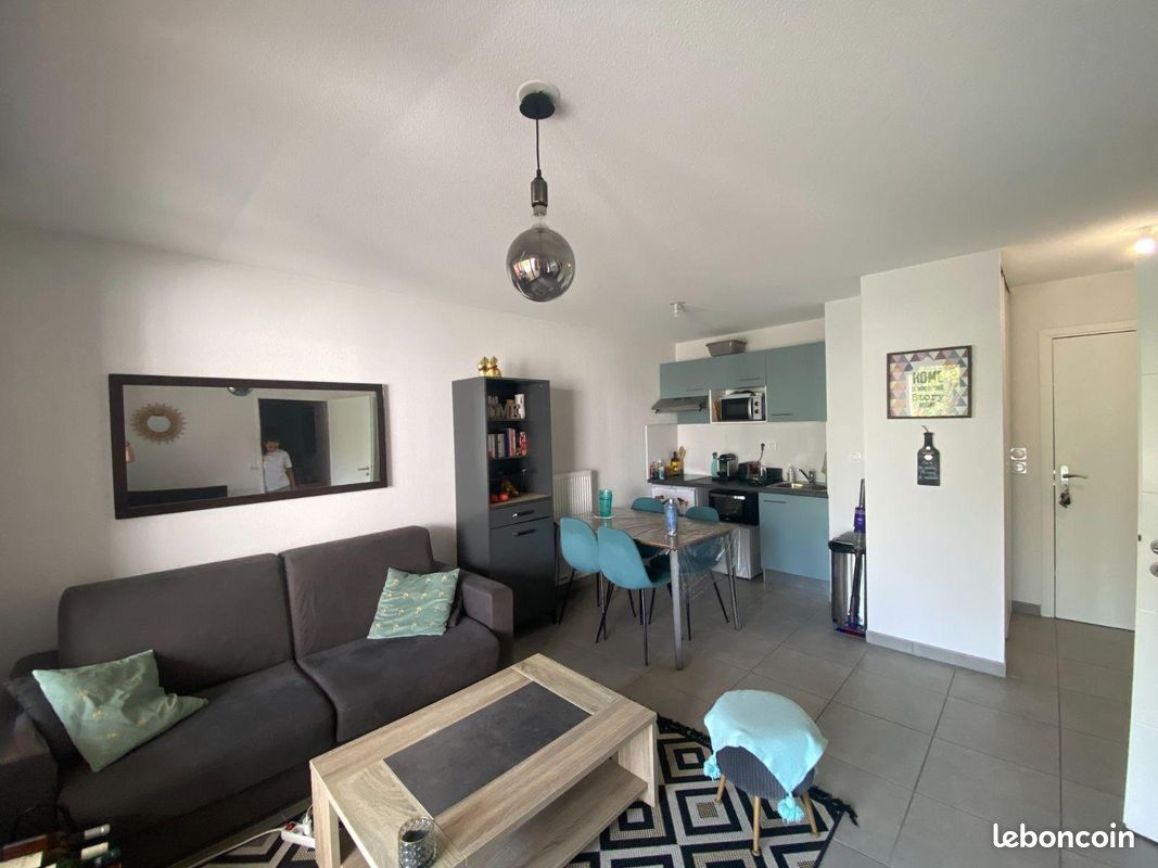 Appartement 2 pièces 42 m² · à Cenon · 42 m² · 900 €