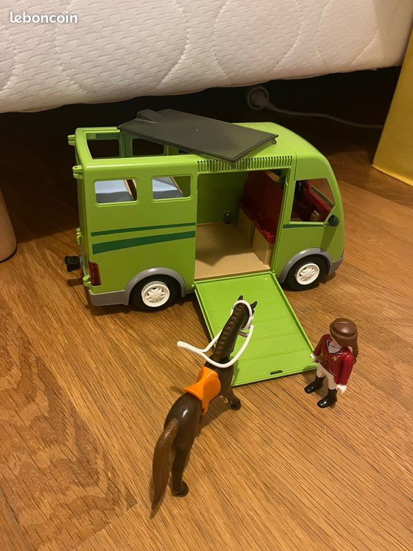 Centre équestre playmobil avec son van pour chevaux (image 3)