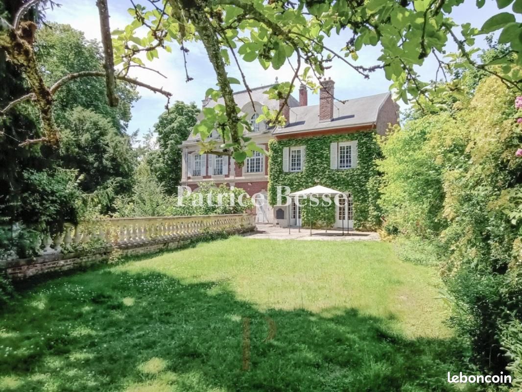 Maison 9 pièces 400 m² · à Chauny · 400 m² · 549 000 €