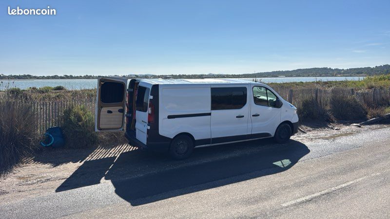 Renault Trafic 3 aménagé, tout équipé - Prêt pour le road trip de l'été (image 1)