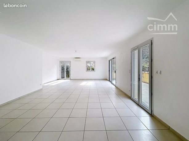 https://img.leboncoin.fr/api/v1/lbcpb1/images/33/18/e9/3318e98495ed932c8a78228b0b334b6ae186fb3f.jpg?rule=ad-image