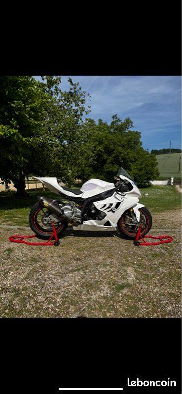 Maquette BMW S1000RR 1/16 – 1920 Pièces – Modèle 2023 – À Assembler