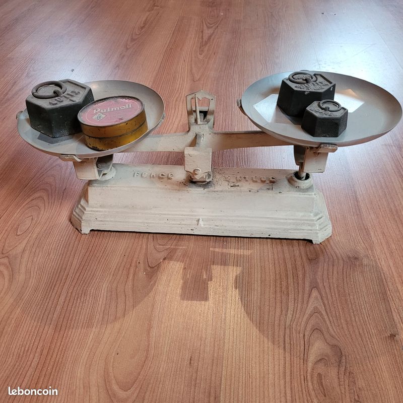 Balance ancienne (image 1)