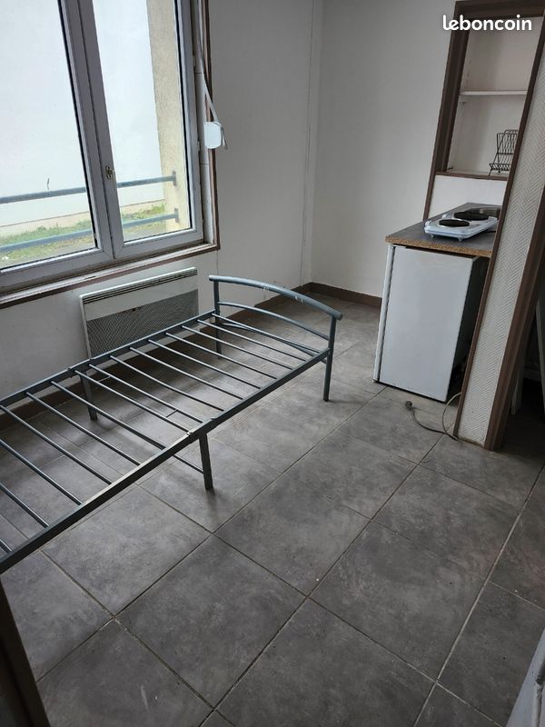 Appartement 1 pièce 15 m² · à Saint-Quentin · 15 m² · 300 €
