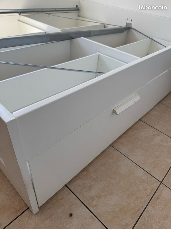 Lit IKEA (cadre lit + sommier + matelas) 180x200 (image 9)