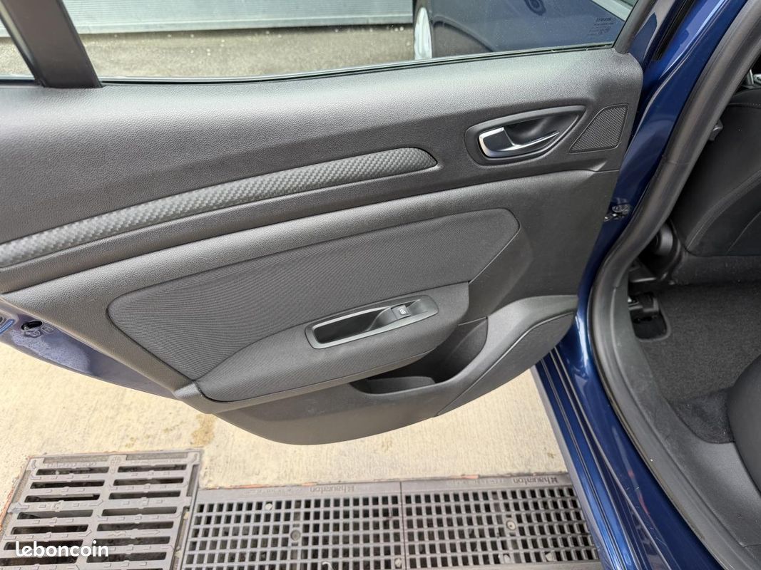 RENAULT MEGANE Mégane IV Berline dCi 110 Energy Business (image 19)