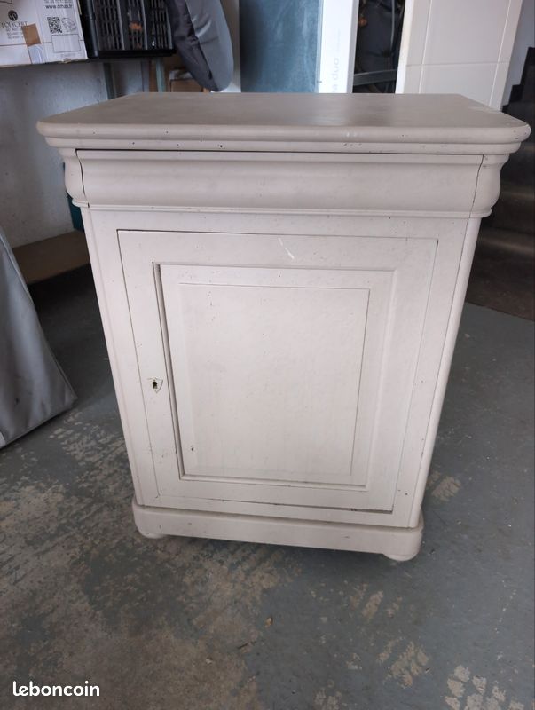 Petit meuble / Armoire basse en merisier relookée taupe (image 1)