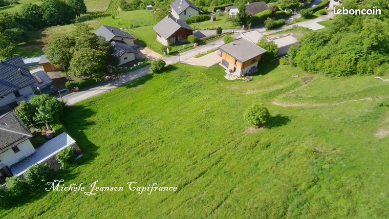 Terrain 580 m² Aiton