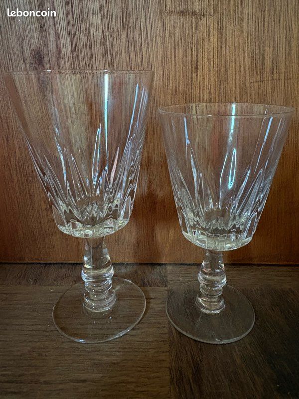 12 anciens verres en cristal (image 1)