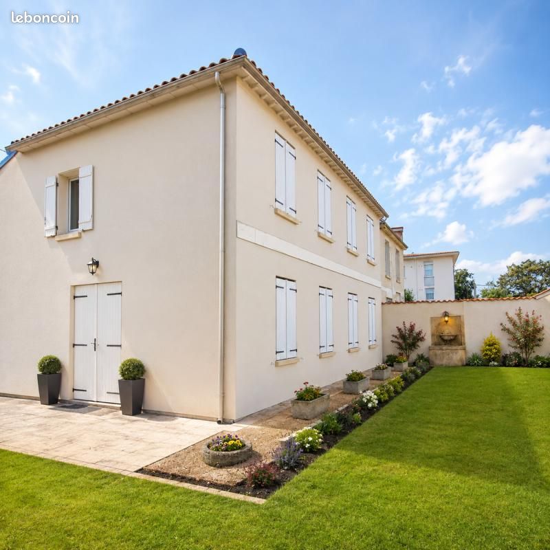 Maison 8 pièces 230 m² · à Carbon-Blanc · 230 m² · 364 000 €