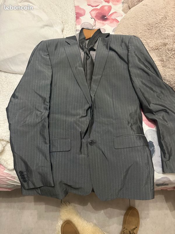 COSTUMES CELIO CLUB neuf jamais porter Vêtements