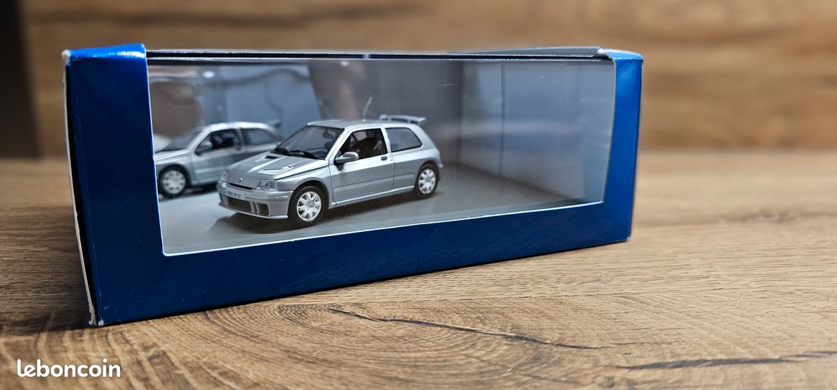RENAULT 5 TURBO ET CLIO V6 Coffret UNIVERSAL HOBBIES 1:43 EUR 55,70