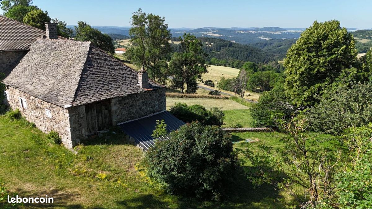 Maison 8 pièces 175 m² · à Présailles · 175 m² · 179 900 €