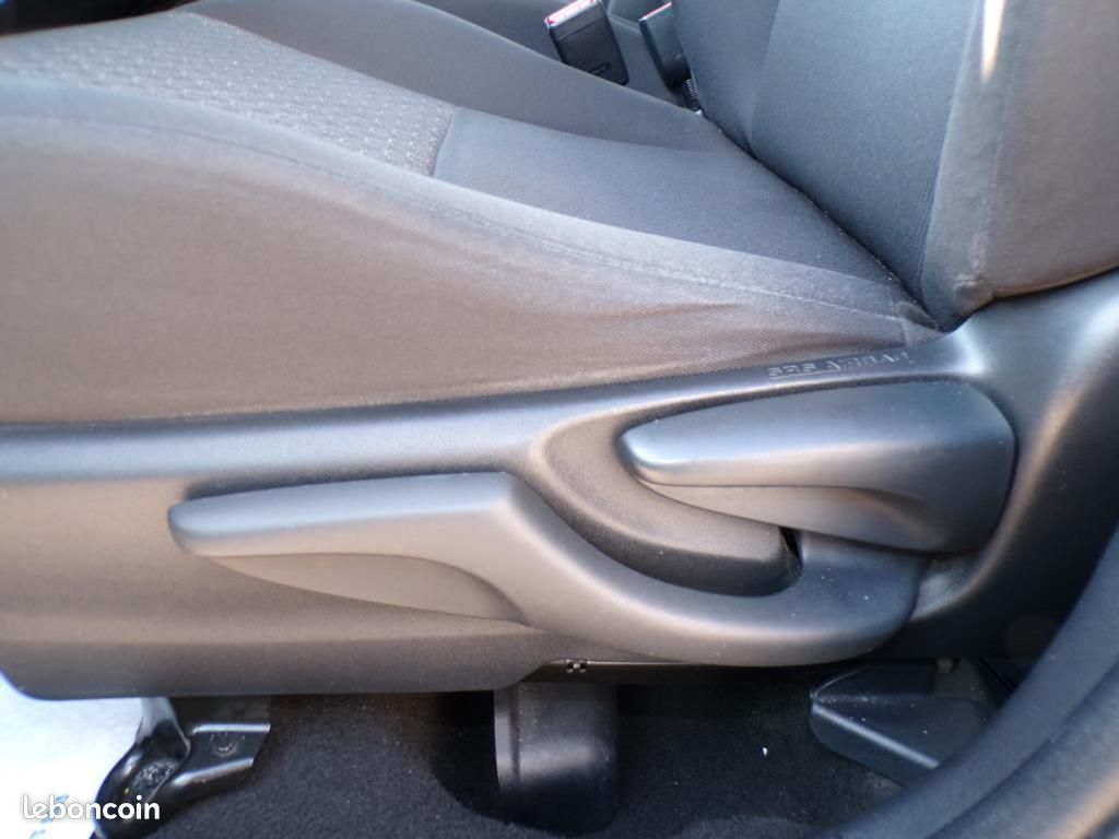 Toyota Yaris 90cv D-4D DYNAMIC (image 16)