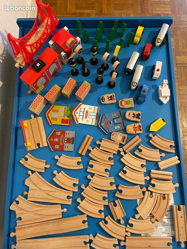Table d'activités avec circuit de train en bois complet (image 14)