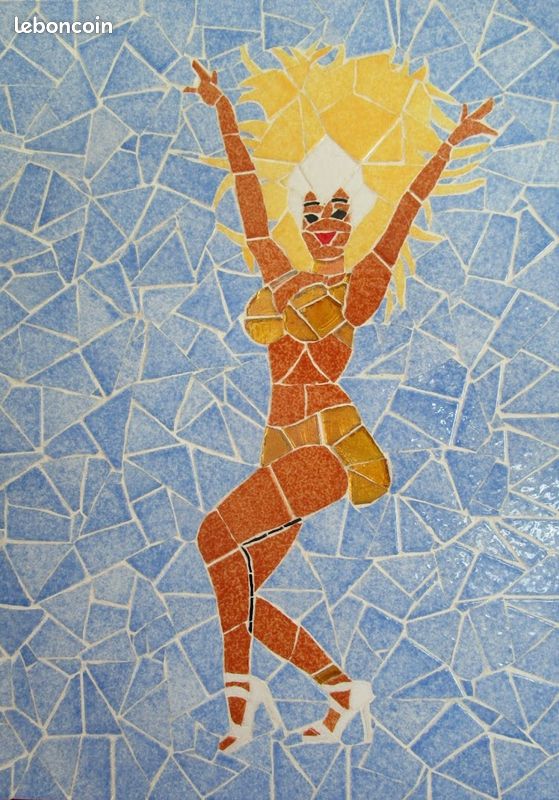 Tableau danseuse carnaval en mosaïque avec costume couleur or (image 4)