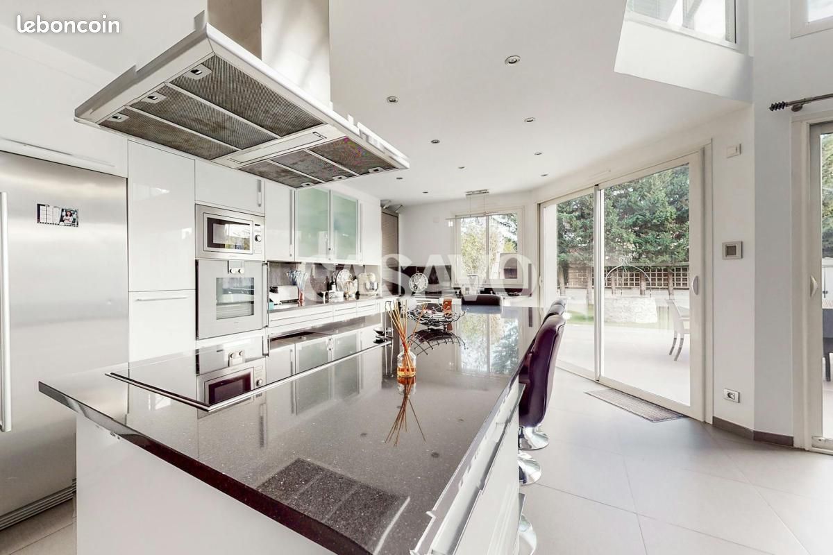 Maison 8 pièces 300 m² · à Maisons-Alfort · 300 m² · 1 398 000 €