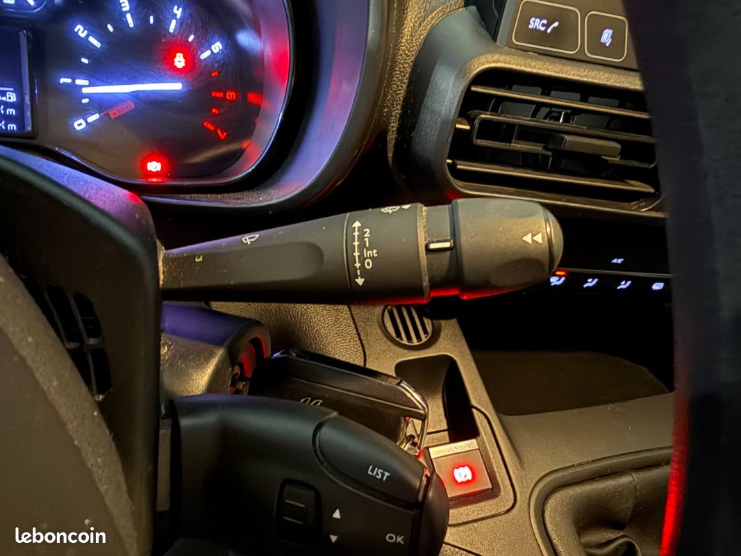 CITROEN BERLINGO Taille XL BlueHDi 130 SS BVM6 Feel (image 26)