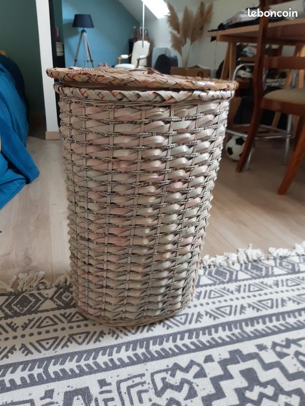 Panière linge sale en rotin (image 1)
