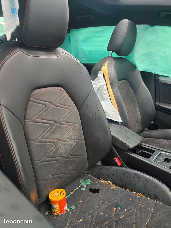 Seat leon FR E-hybrid 204cv accidentée (image 4)
